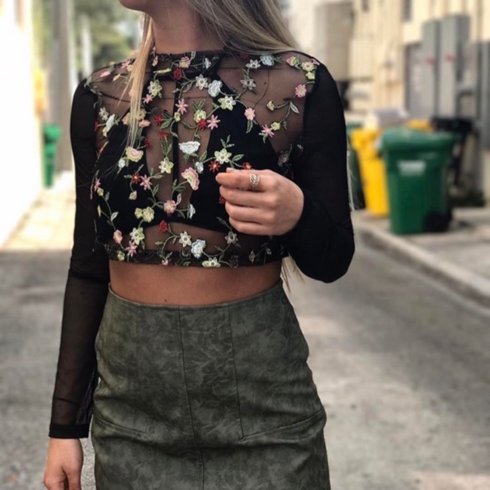 LF Dresscode Floral Mesh Crop Top - Picture 10 of 11